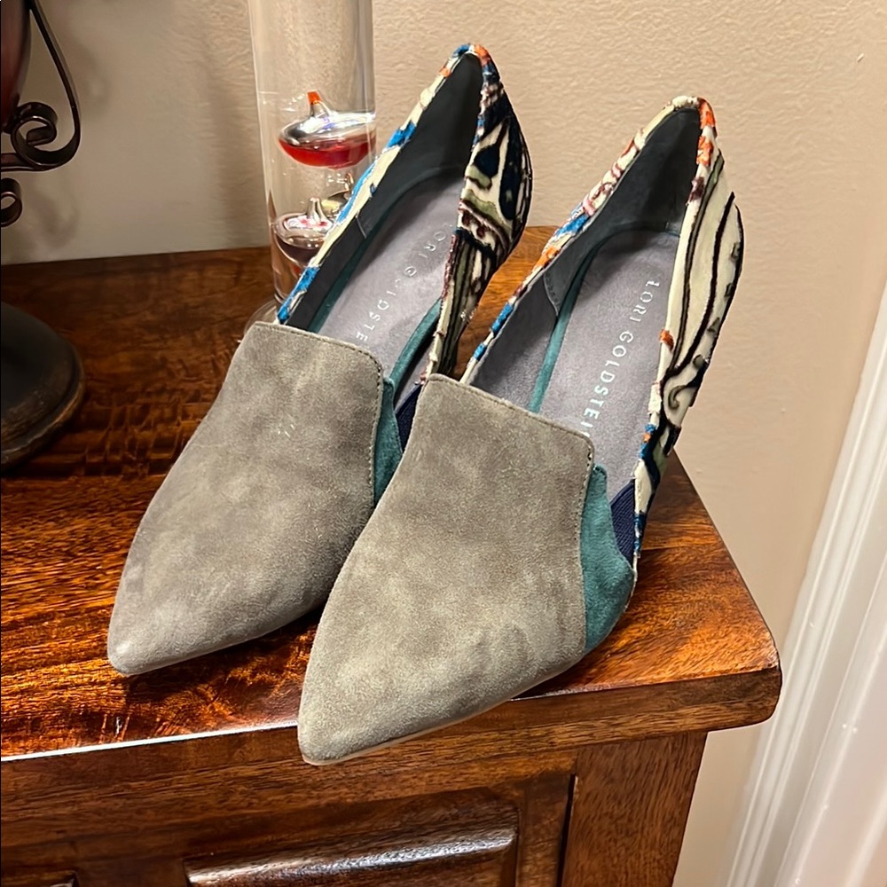 Lori Goldstein Velvet Pointed Toe Pumps in a Tapestry Print, Size 8M, NWOT